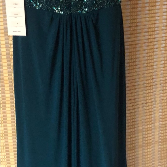 Cameron Blake deep GREEN evening gown - Picture 5 of 8